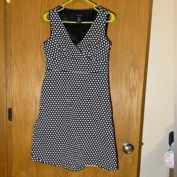 Spense Brand Black and White Side Zip Dress, Size Missy 8. (D08) - Picture 1 of 7